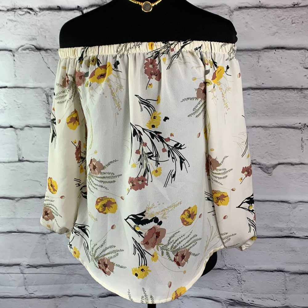 Blush off the shoulder Floral blouse - Picture 3 of 4